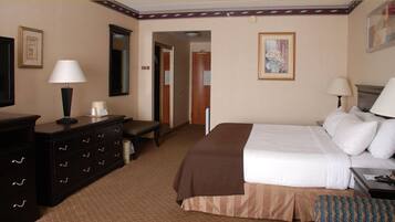 遮光カーテン、アイロン / アイロン台、ベビーベッド (無料)、可動式ベッド