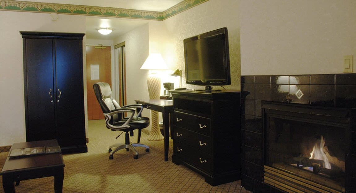 suite, 1 bedroom, fireplace (not pet friendly) | blackout curtains, iron/ironing board, free cots/infant beds