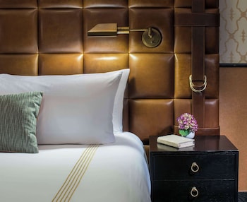 Premium bedding, down comforters, minibar, in-room safe at Gild Hall, A Thompson Hotel, by Hyatt