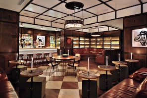 Breakfast, lunch and dinner served