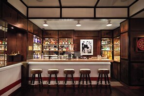 Wine bar - Gild Hall, A Thompson Hotel, by Hyatt (New York)