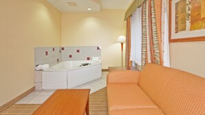 Desk, iron/ironing board, cribs (free), rollaway beds (free) - Holiday Inn Express Winfield by IHG (Hurricane)