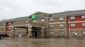 A Holiday Inn Express building with a covered entrance, multiple floors, and a brick facade. - Holiday Inn Express Winfield by IHG (Hurricane)