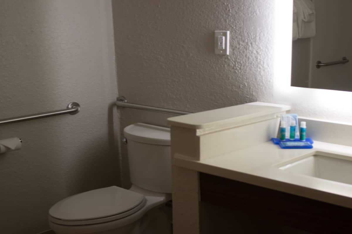 1 bedroom, desk, iron/ironing board, free cots/infant beds