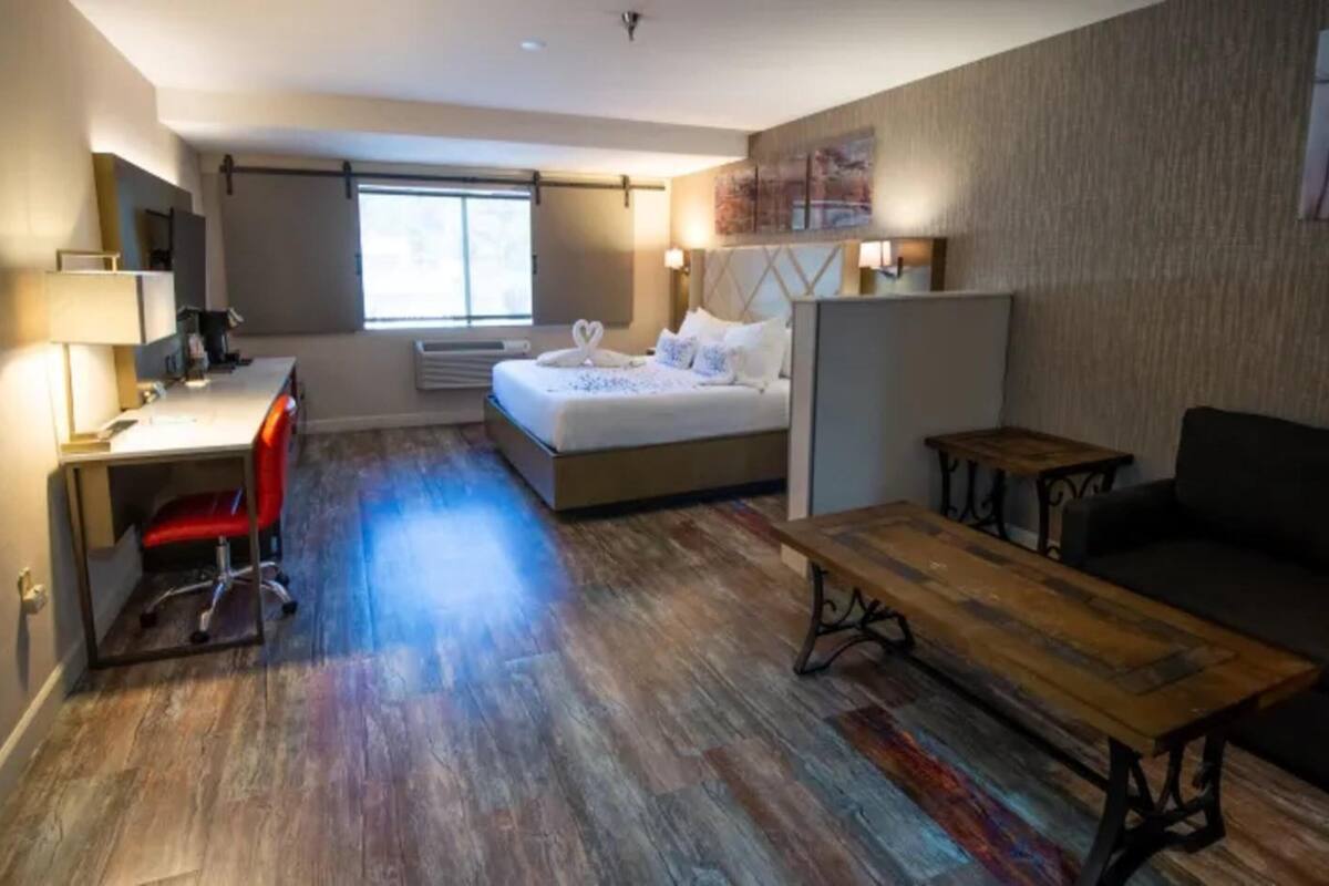 King, top floor, shower only, larger room with view