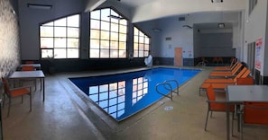 Piscine intérieure