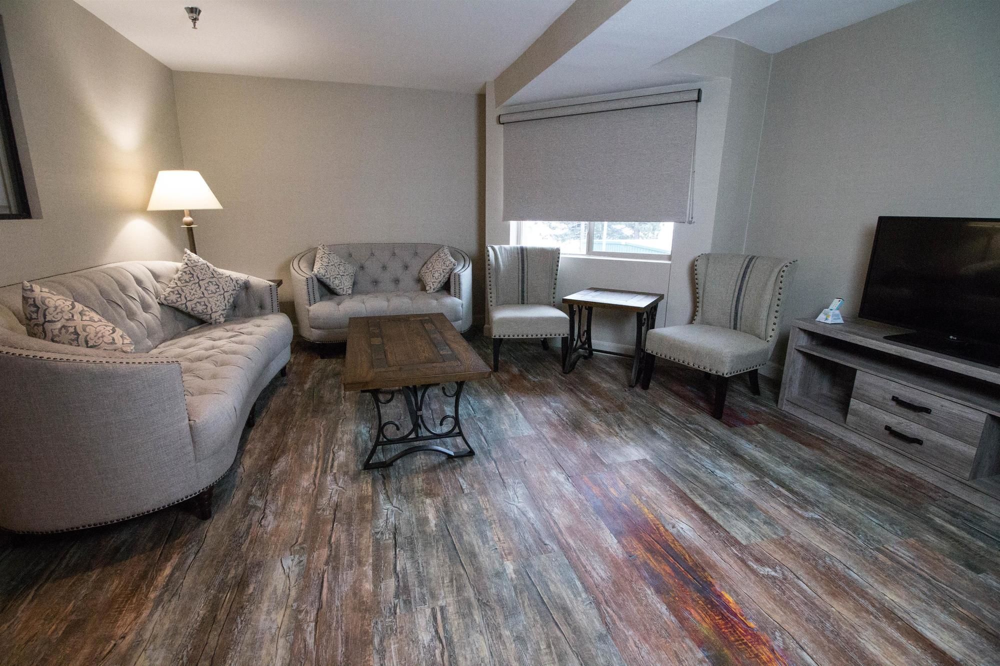 43-inch flat-screen tv with cable channels, tv