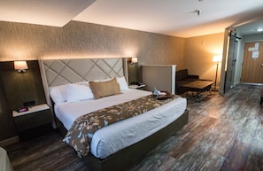 Premium bedding, in-room safe, desk, blackout drapes
