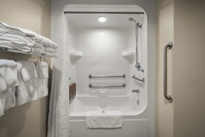 Hair dryer, towels - Comfort Inn & Suites Fenton (Fenton)