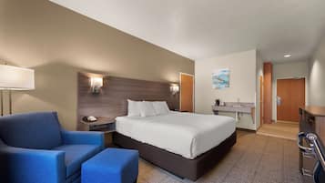 Suite, 1 King Bed, Accessible, Non Smoking | Desk, blackout drapes, soundproofing, iron/ironing board