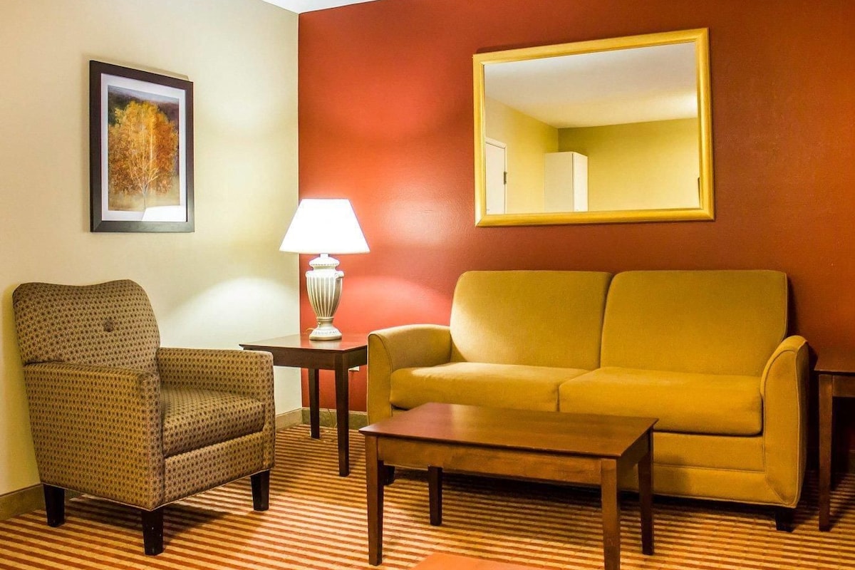 Suite, 2 Double Beds, Non Smoking | Laptop workspace, blackout drapes, iron/ironing board, cribs (free)
