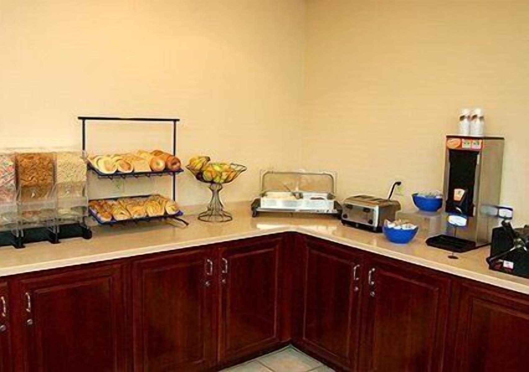 free daily continental breakfast