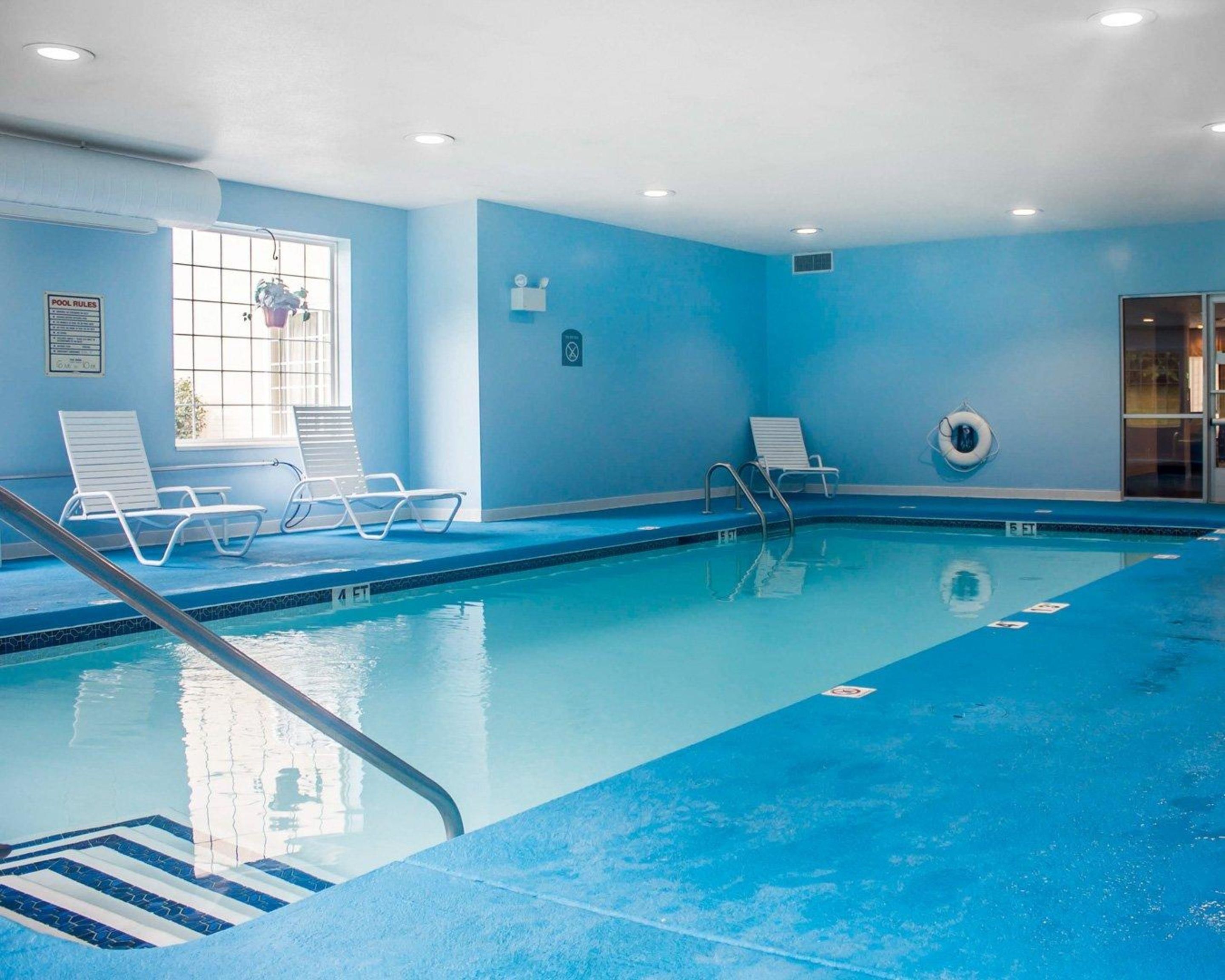 indoor pool, open 6:00 am to 10:00 pm, pool loungers