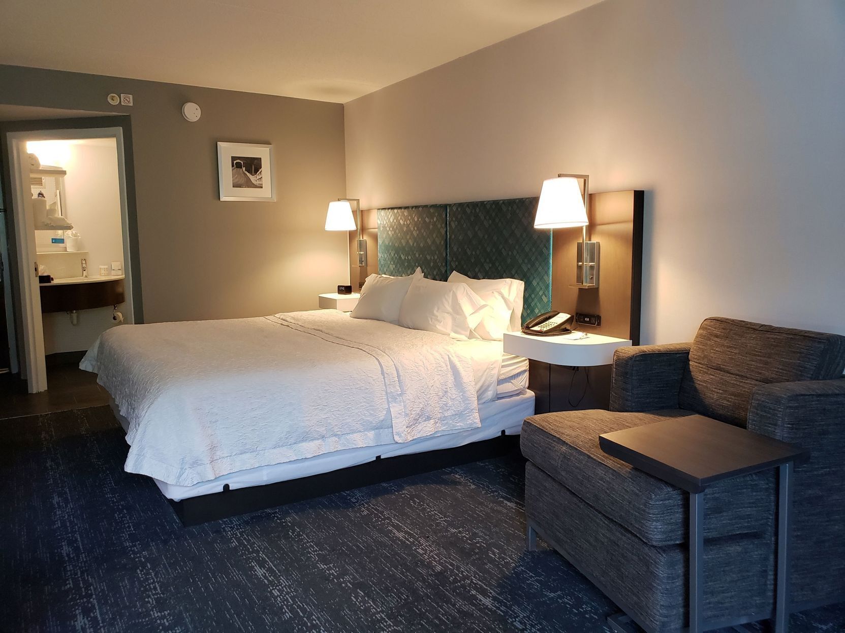 Premium bedding, desk, iron/ironing board, WiFi