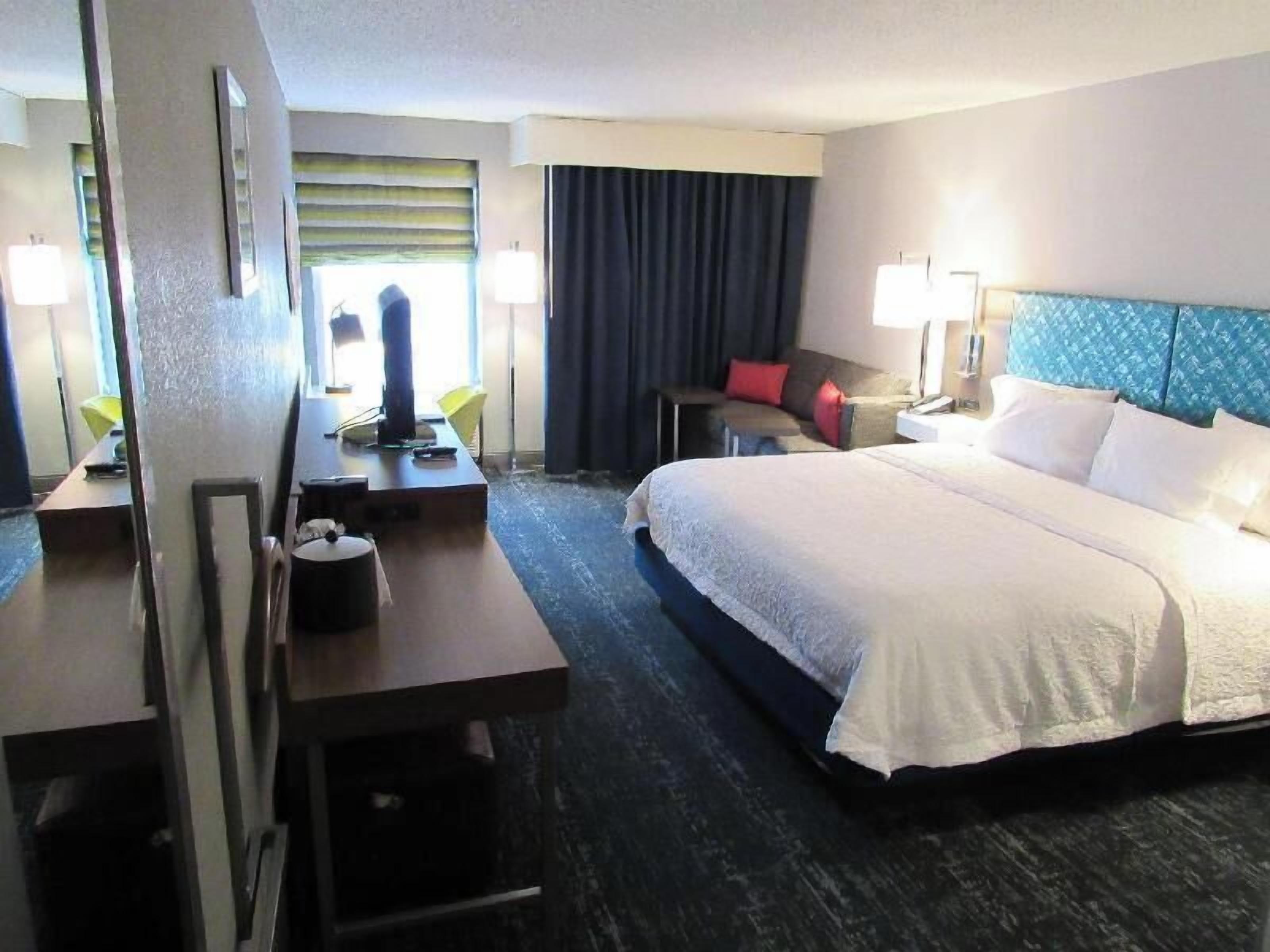 Premium bedding, desk, iron/ironing board, WiFi