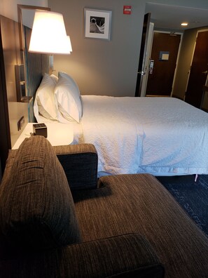 Premium bedding, desk, iron/ironing board, WiFi