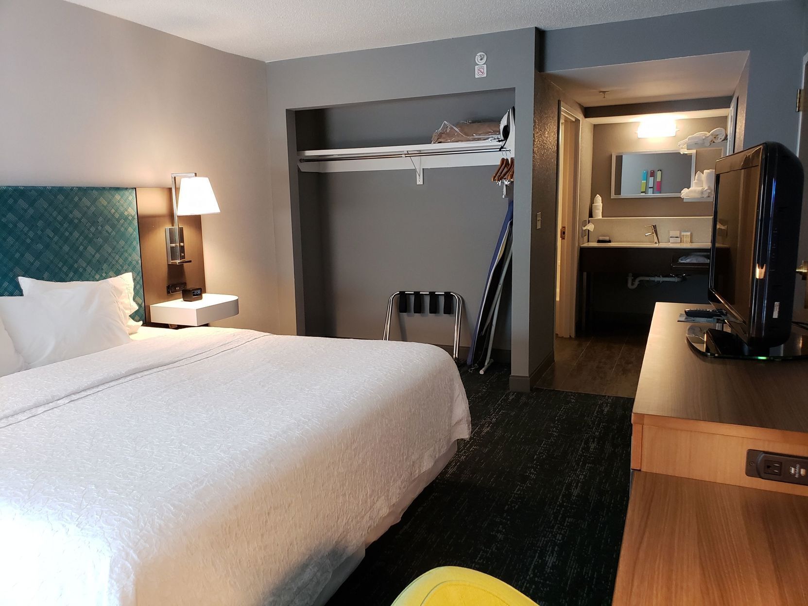 Premium bedding, desk, iron/ironing board, WiFi