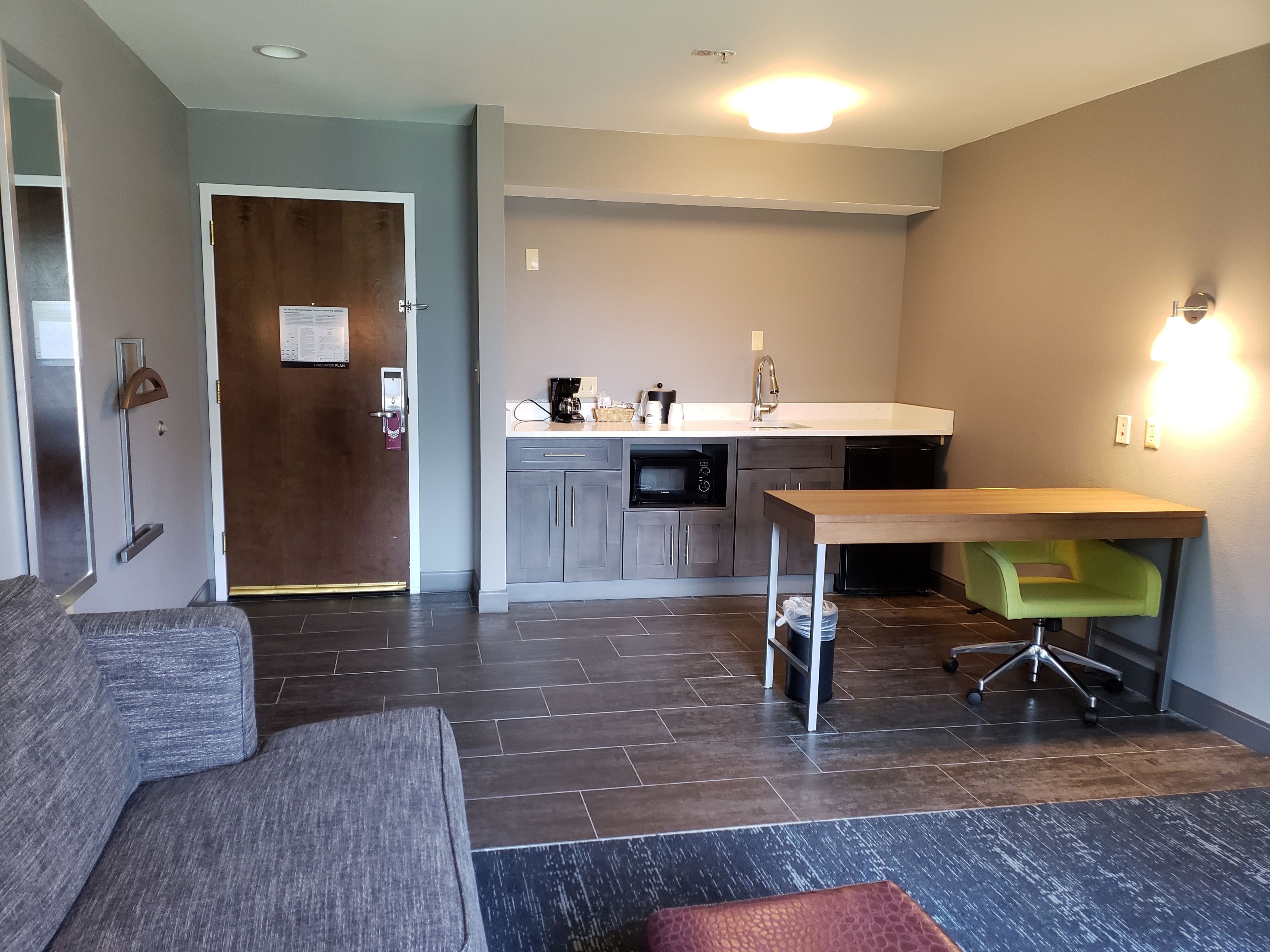 suite, 1 king bed, non smoking | premium bedding, desk, iron/ironing board, wifi