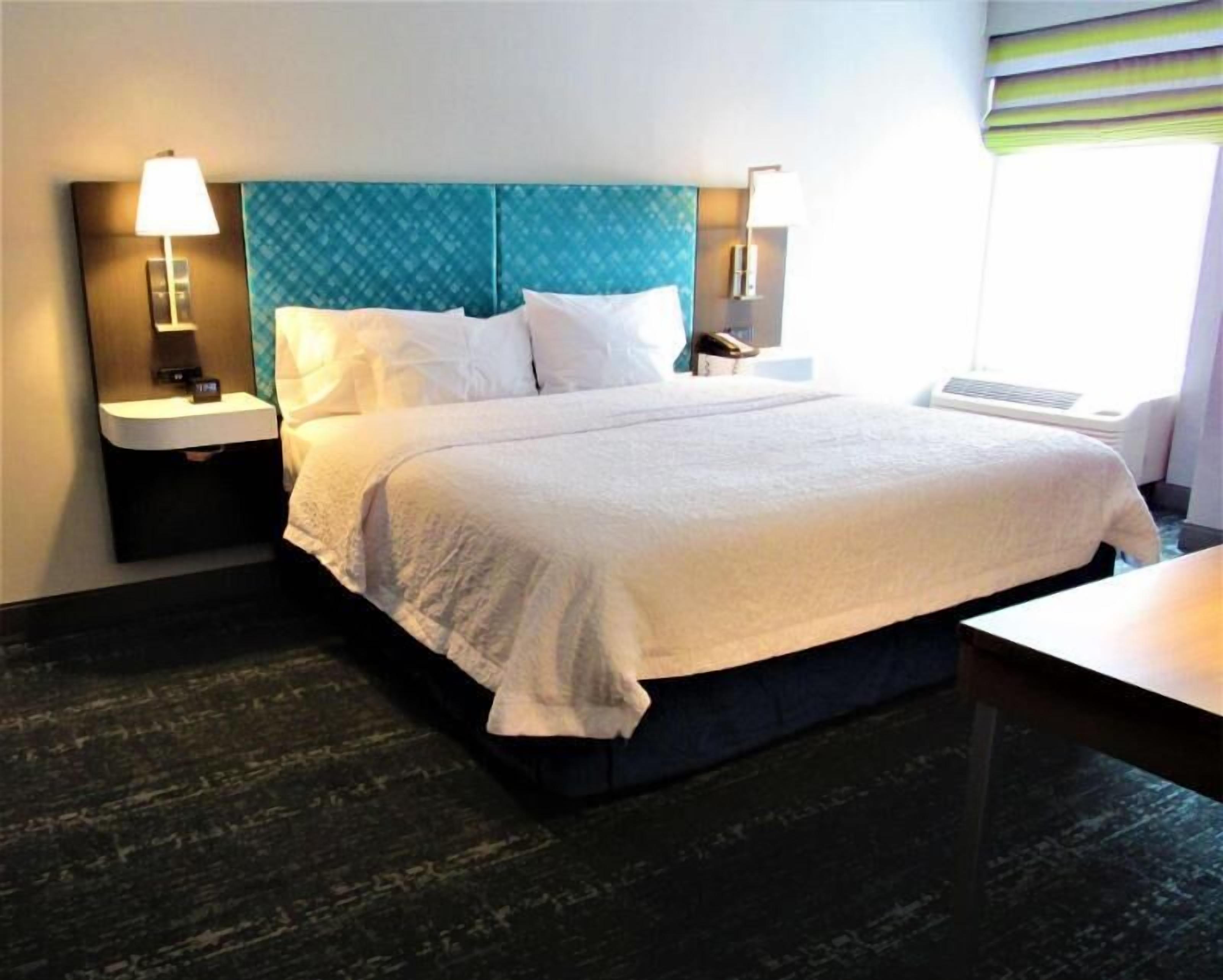 Premium bedding, desk, iron/ironing board, WiFi