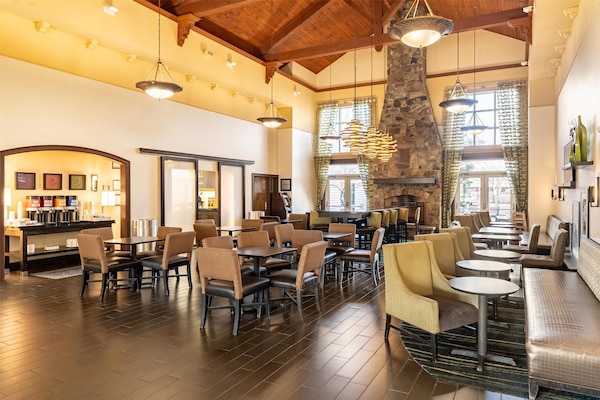 Ilmainen päivittäinen mannermainen aamiainen