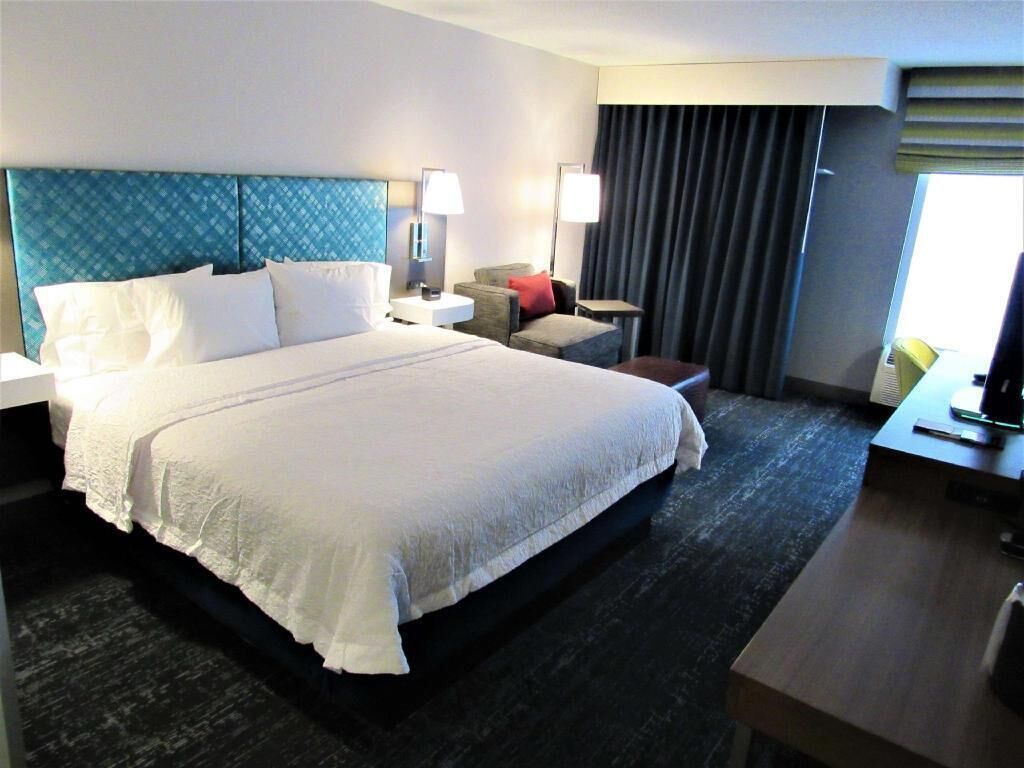 Premium bedding, desk, iron/ironing board, WiFi