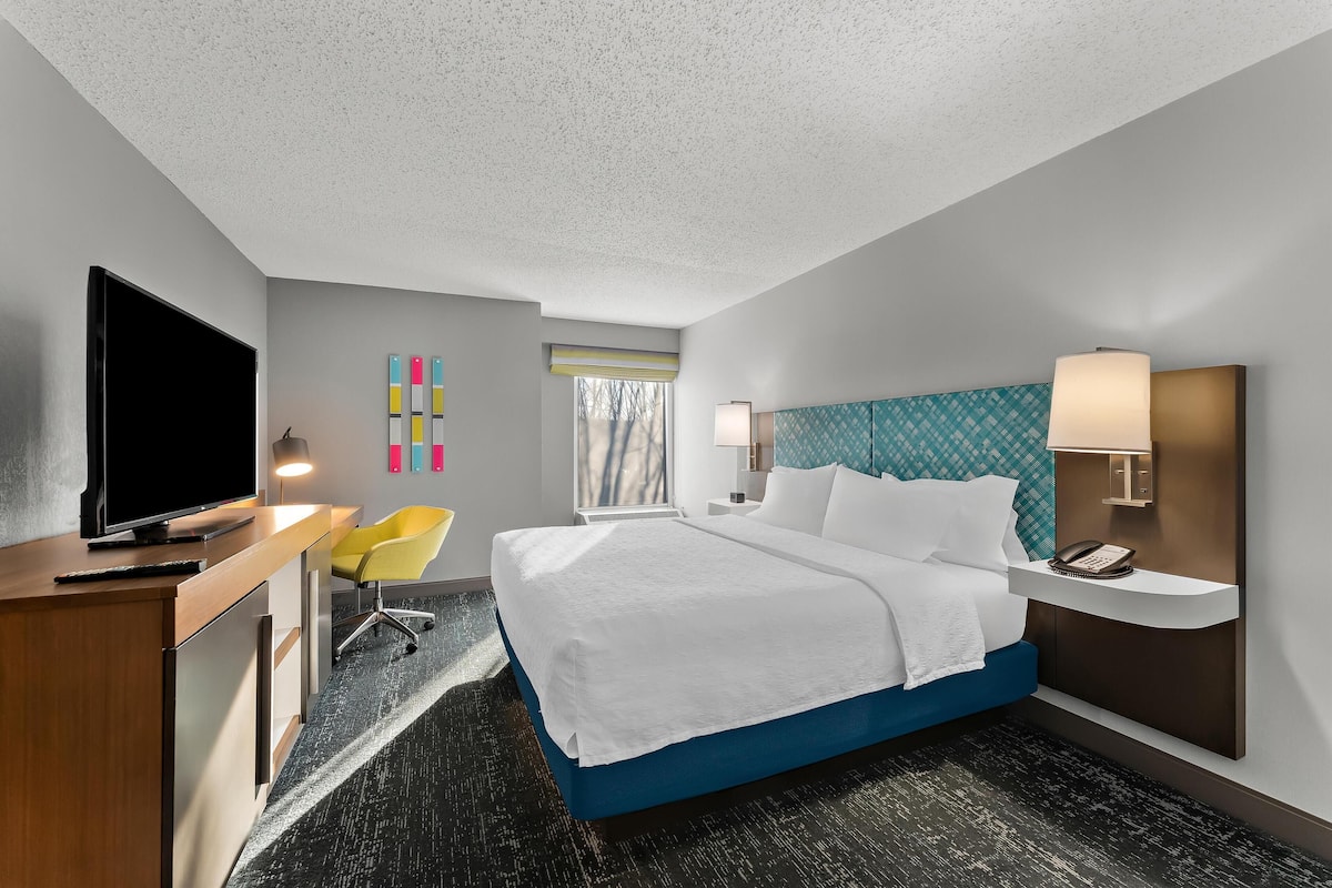 Suite, 1 King Bed, Non Smoking