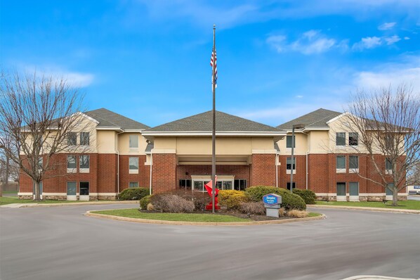 Exterior - Hampton Inn & Suites Newtown (Morrisville)