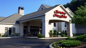 A hotel with a prominent sign reading "Hampton Inn & Suites." - Hampton Inn & Suites Binghamton/Vestal (Vestal)