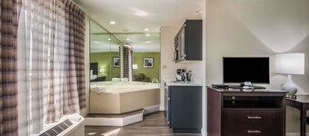 Quality Inn & Suites Quincy - Downtown