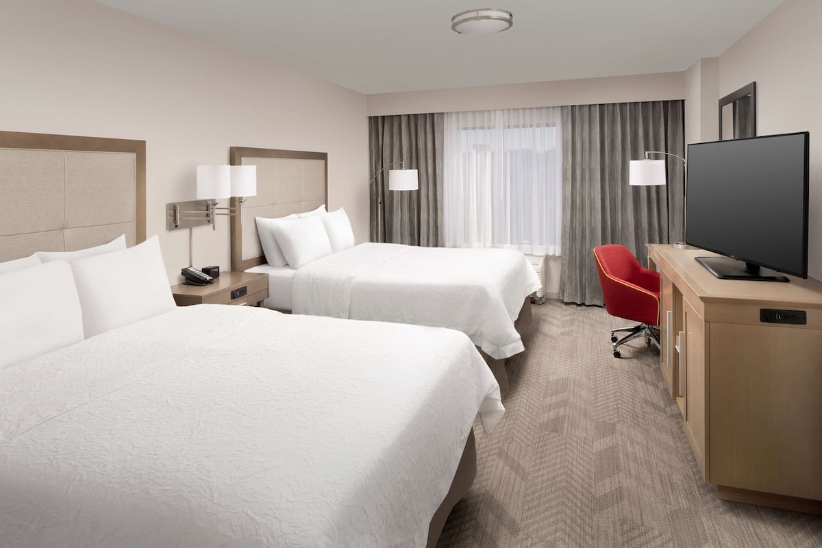 1 bedroom, premium bedding, desk, laptop workspace