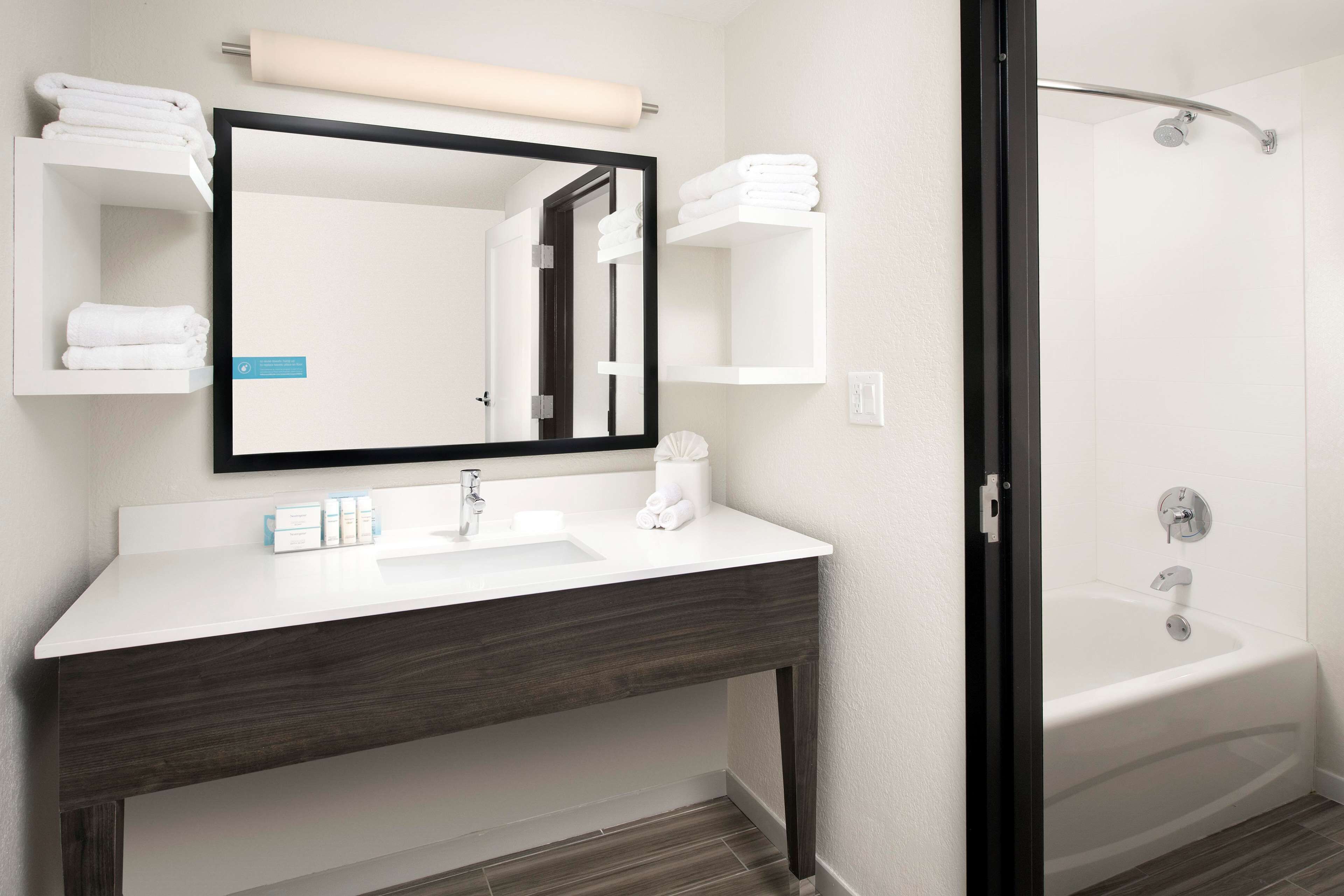 Photo - Hampton Inn & Suites Anaheim Garden Grove