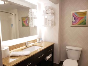 Room, 2 Queen Beds | Bathroom | Free toiletries, hair dryer, towels - Hampton Inn Greensburg (Greensburg)