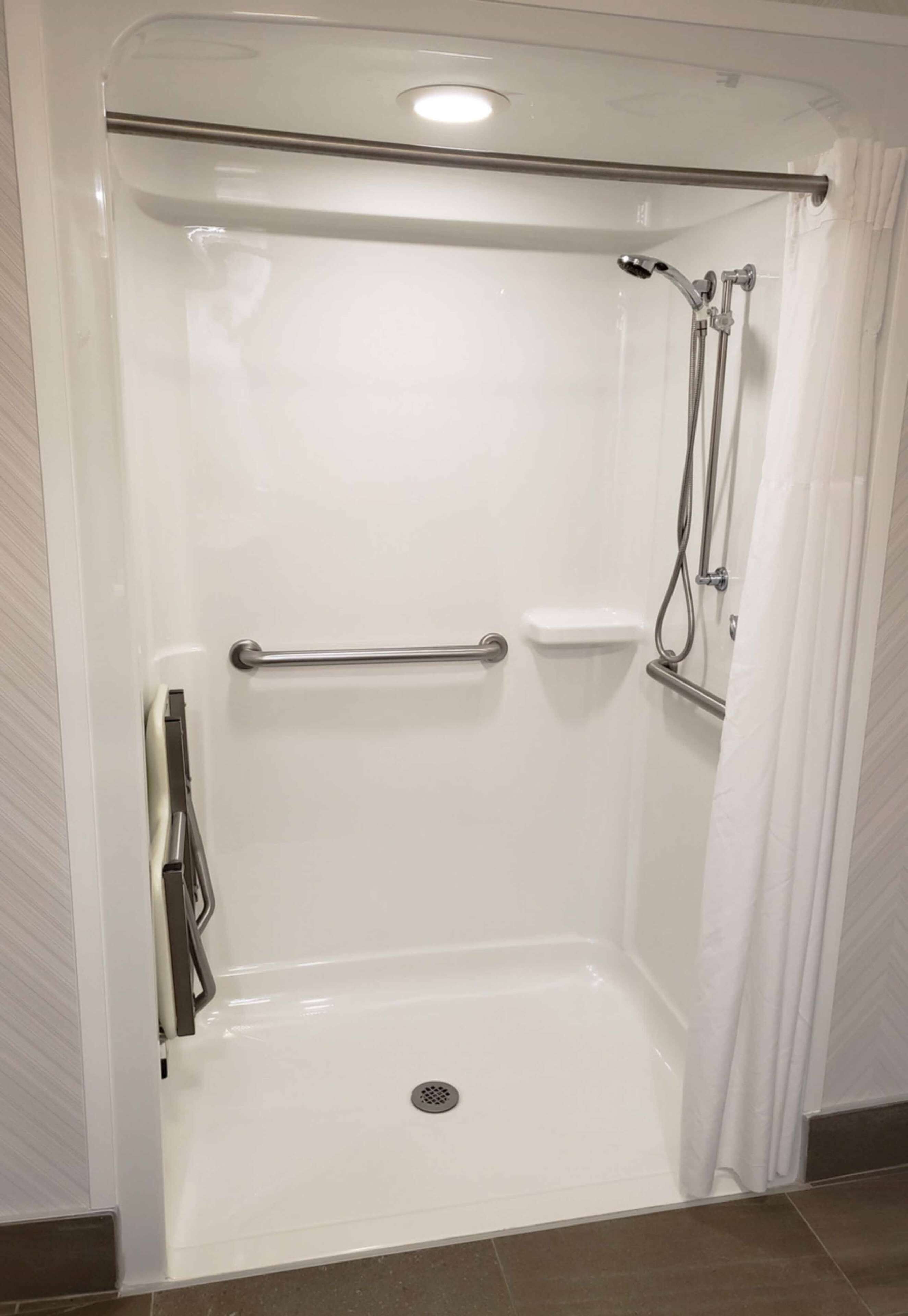 room, accessible, non smoking | bathroom shower