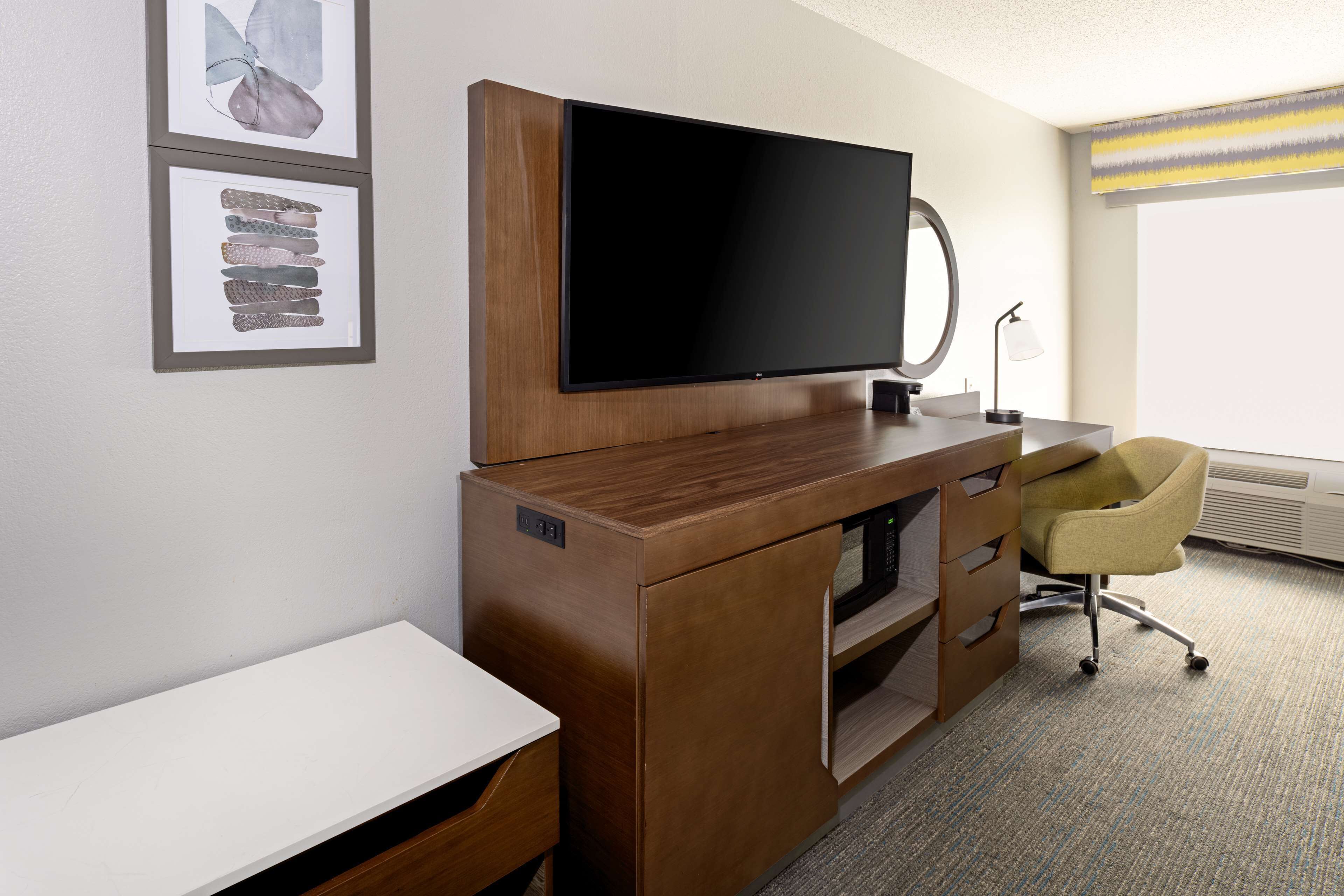 1 bedroom, premium bedding, in-room safe, desk