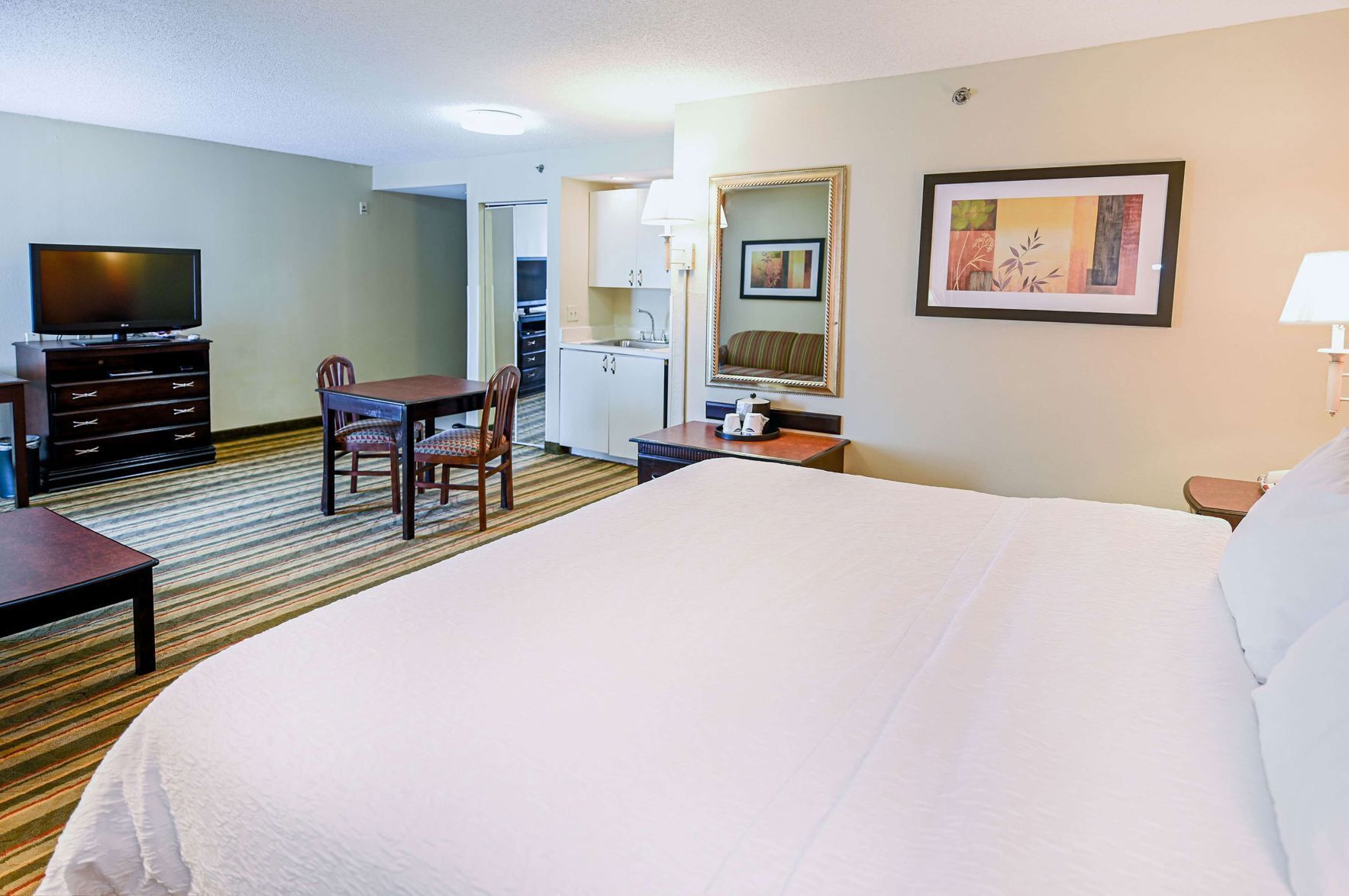 Premium bedding, in-room safe, desk, laptop workspace