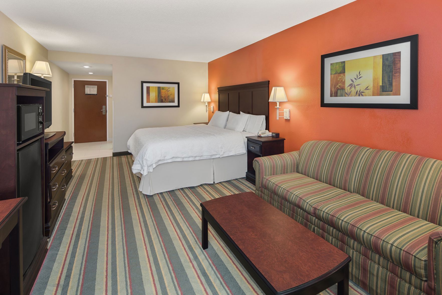 Premium bedding, in-room safe, desk, laptop workspace