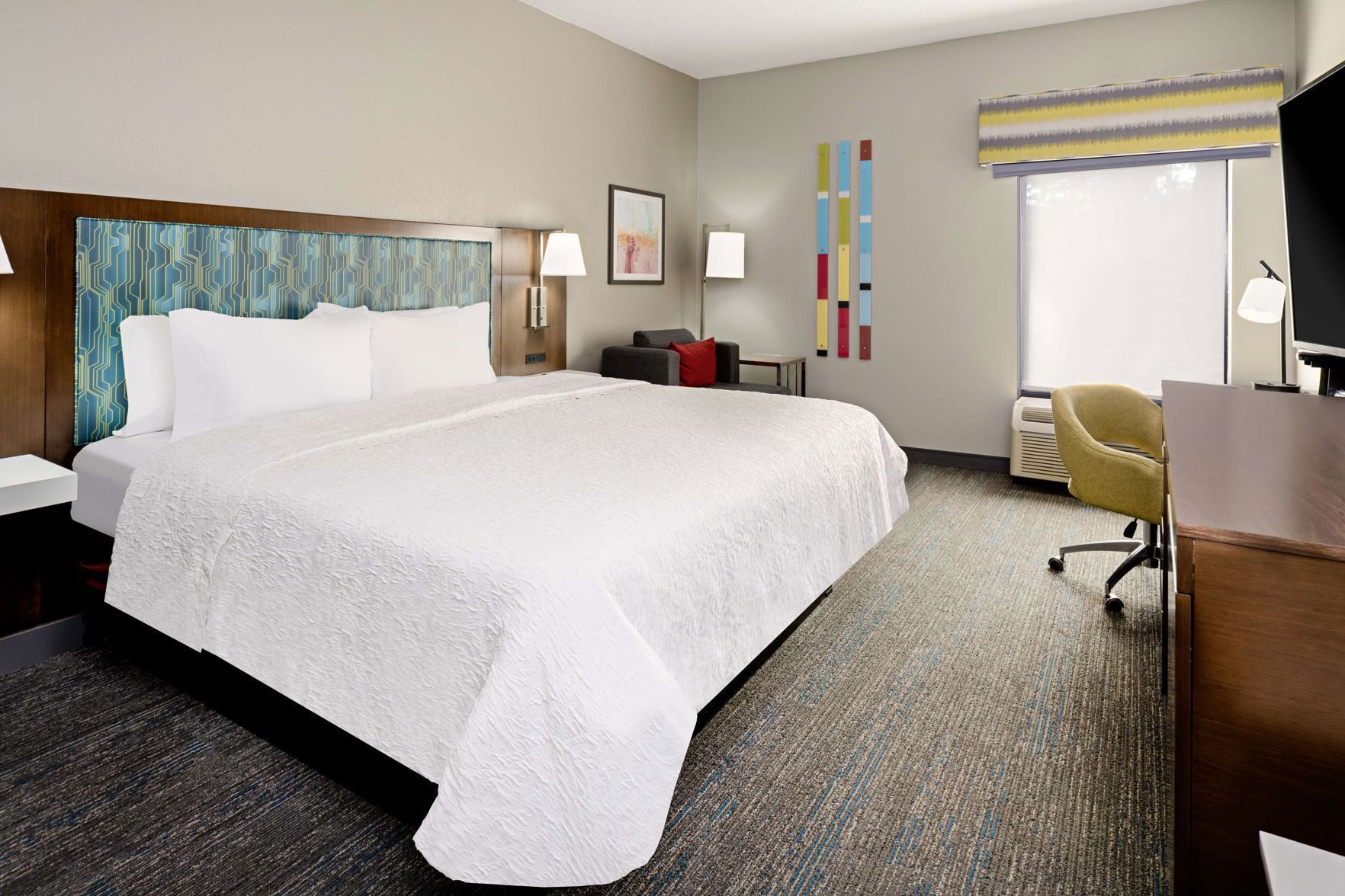 Premium bedding, in-room safe, desk, laptop workspace