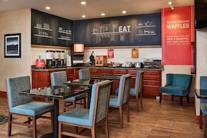 Buffet déjeuner gratuit tous les jours