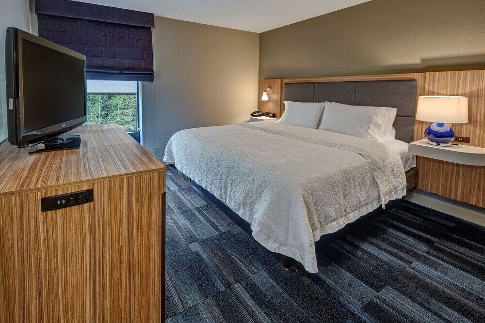 Premium bedding, minibar, desk, laptop workspace