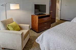 Family Suite, Non Smoking | Minibar, in-room safe, desk, laptop workspace