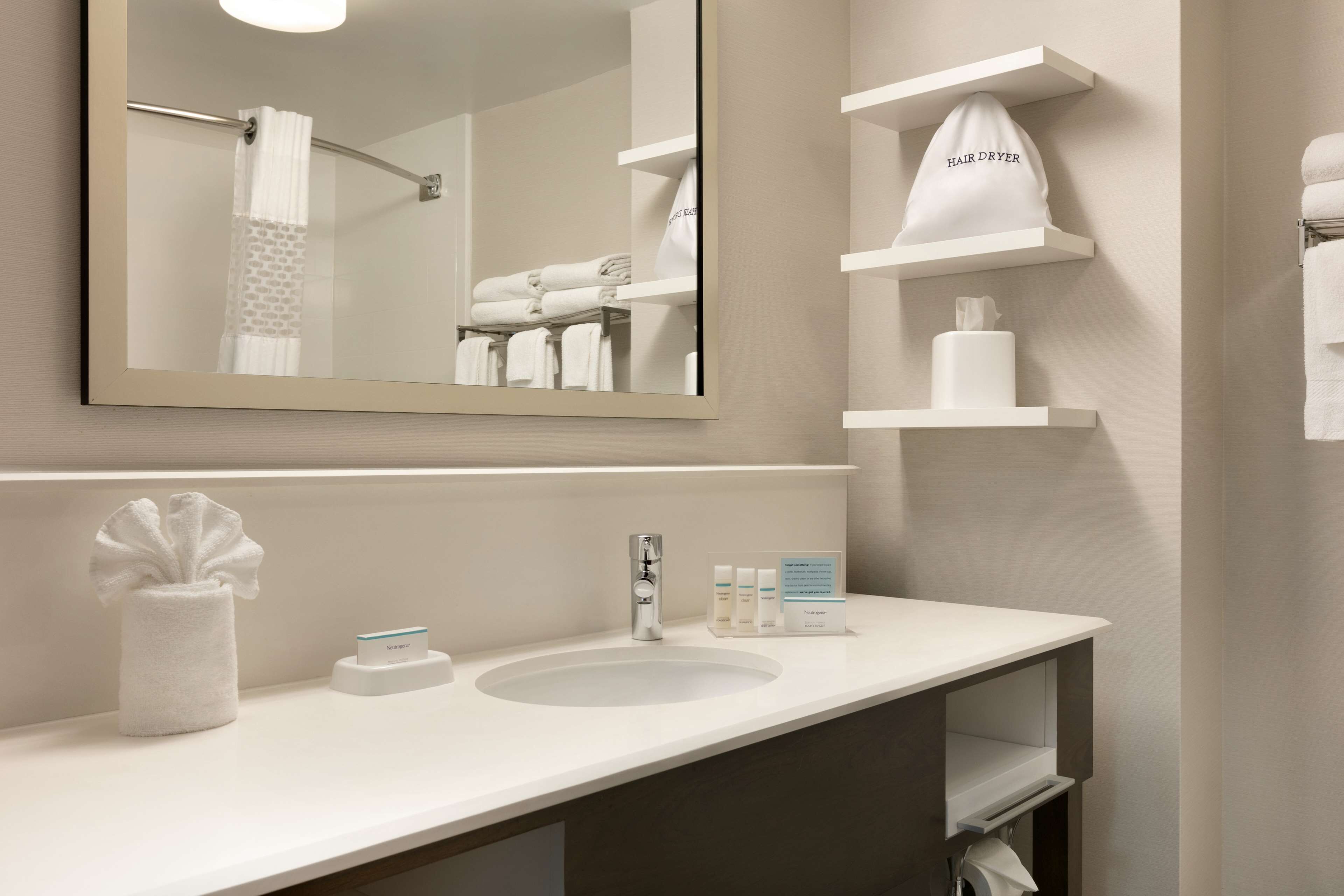 combined shower/bathtub, deep-soaking bathtub, free toiletries