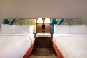 两张双人床（无烟房） | 加厚床垫、特色装修、特色家居、办公桌