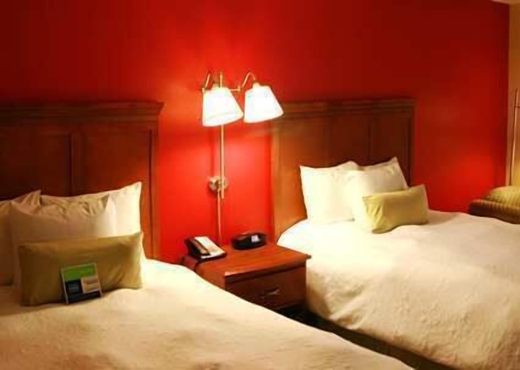 two double beds non smoking | pillow-top beds, individually decorated, individually furnished, desk