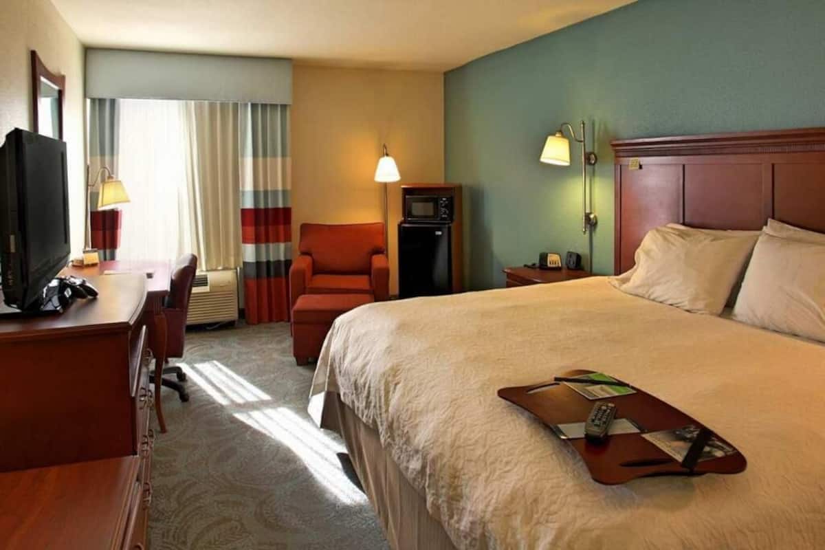 Pillowtop beds, individually decorated, individually furnished, desk