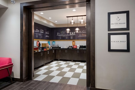 Café da manhã com buffet grÔtis todos os dias