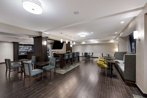 Free daily buffet breakfast - Hampton Inn Marshall (Marshall)