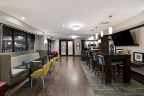 Free daily buffet breakfast - Hampton Inn Marshall (Marshall)