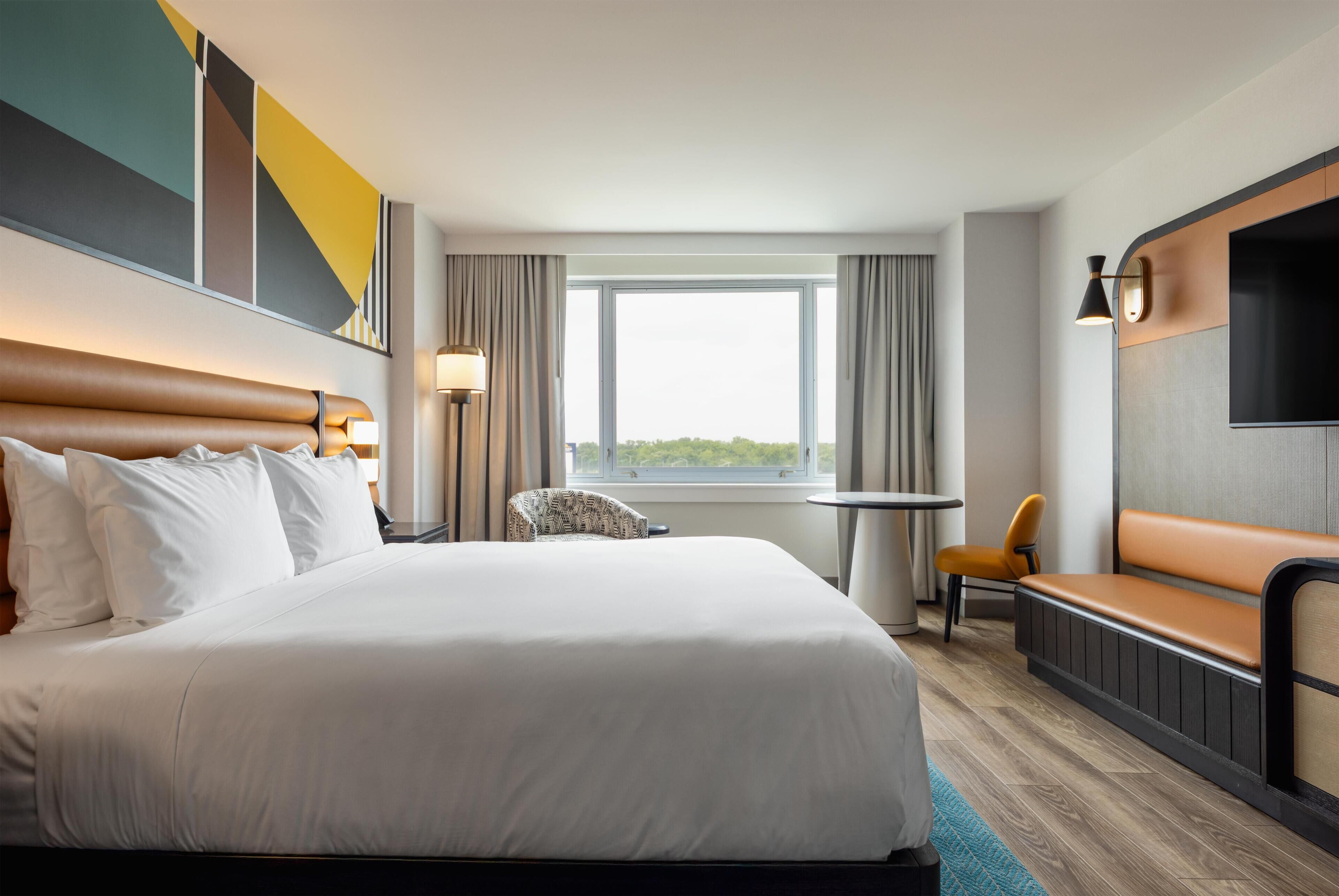 Room, 1 King Bed (High Floor) | 1 bedroom, premium bedding, in-room safe, desk