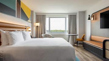 Room, 1 King Bed (High Floor) | 1 bedroom, premium bedding, in-room safe, desk