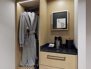 1 bedroom, premium bedding, in-room safe, desk